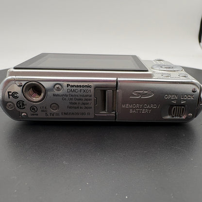 Panasonic DMC-FX01 Digital Camera With Manual, Two Batteries, Charger and Carrying Case