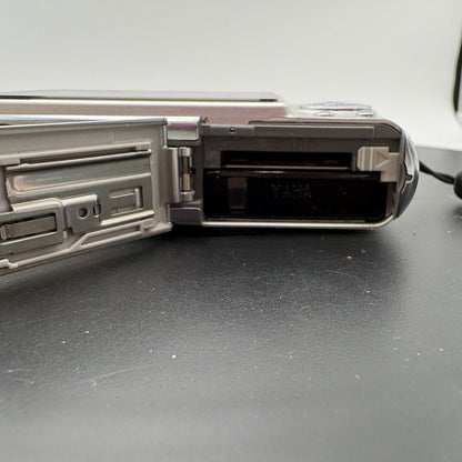 Panasonic DMC-FX01 Digital Camera With Manual, Two Batteries, Charger and Carrying Case