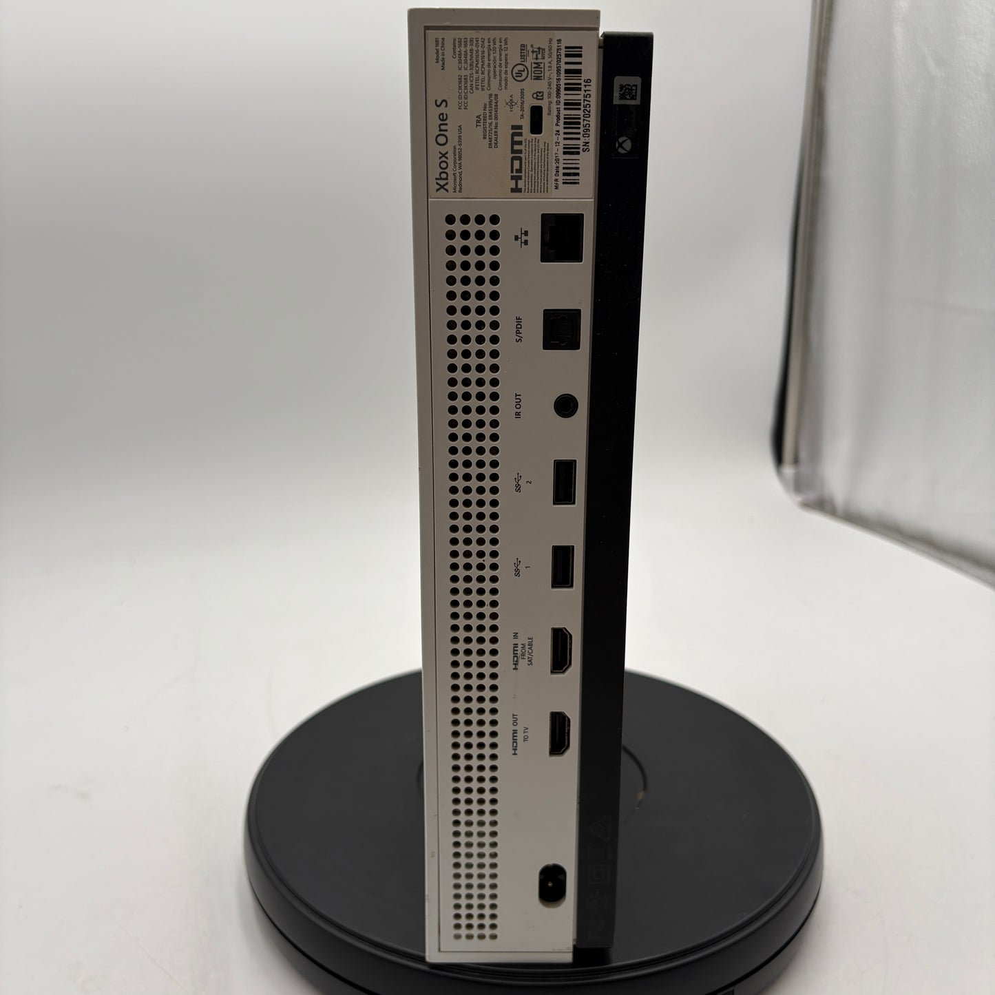 Microsoft Xbox One S (1681) 2016 READ