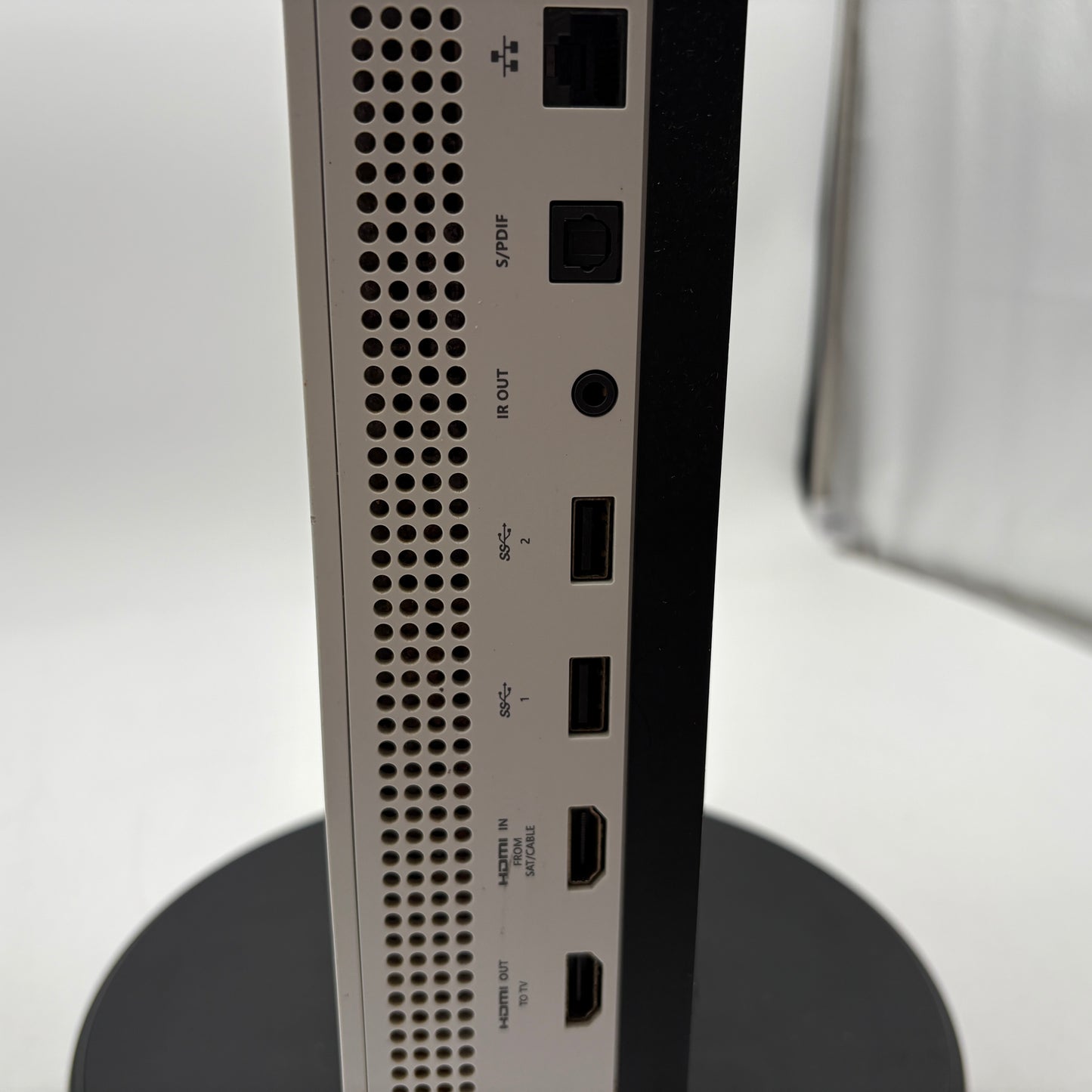 Microsoft Xbox One S (1681) 2016 READ