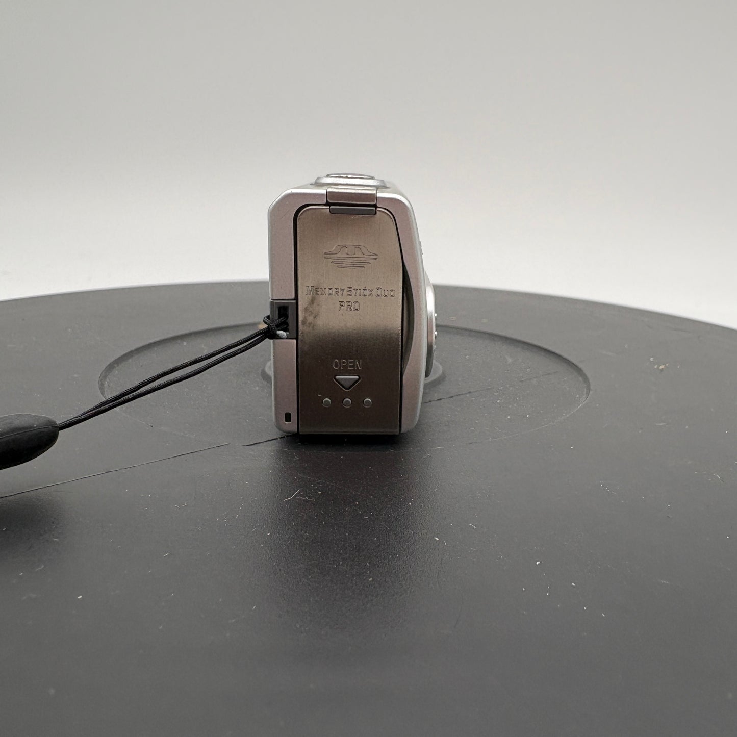 Sony Cybershot DSC-U40 Digital Camera Silver Used With Box
