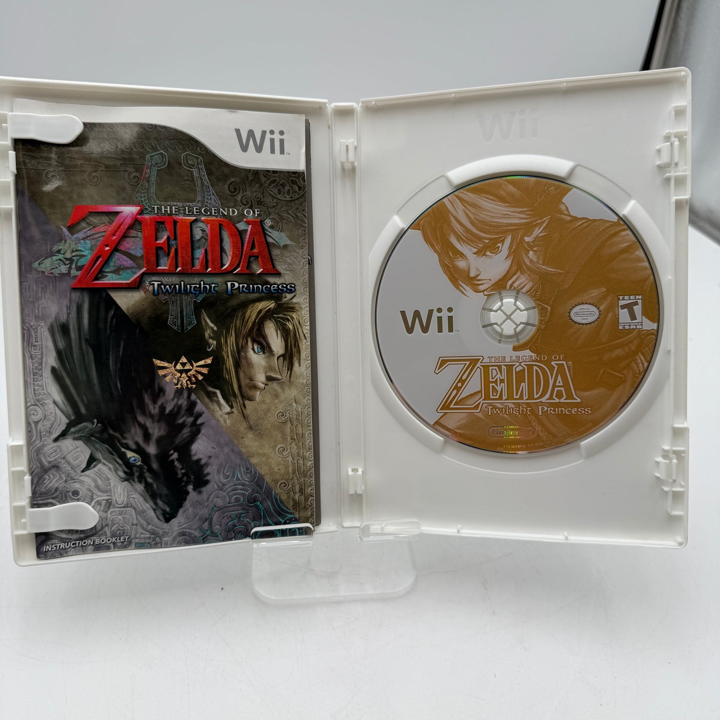 Nintendo Wii The Legend of Zelda: Twilight Princess Video Game Complete with Box and Manual