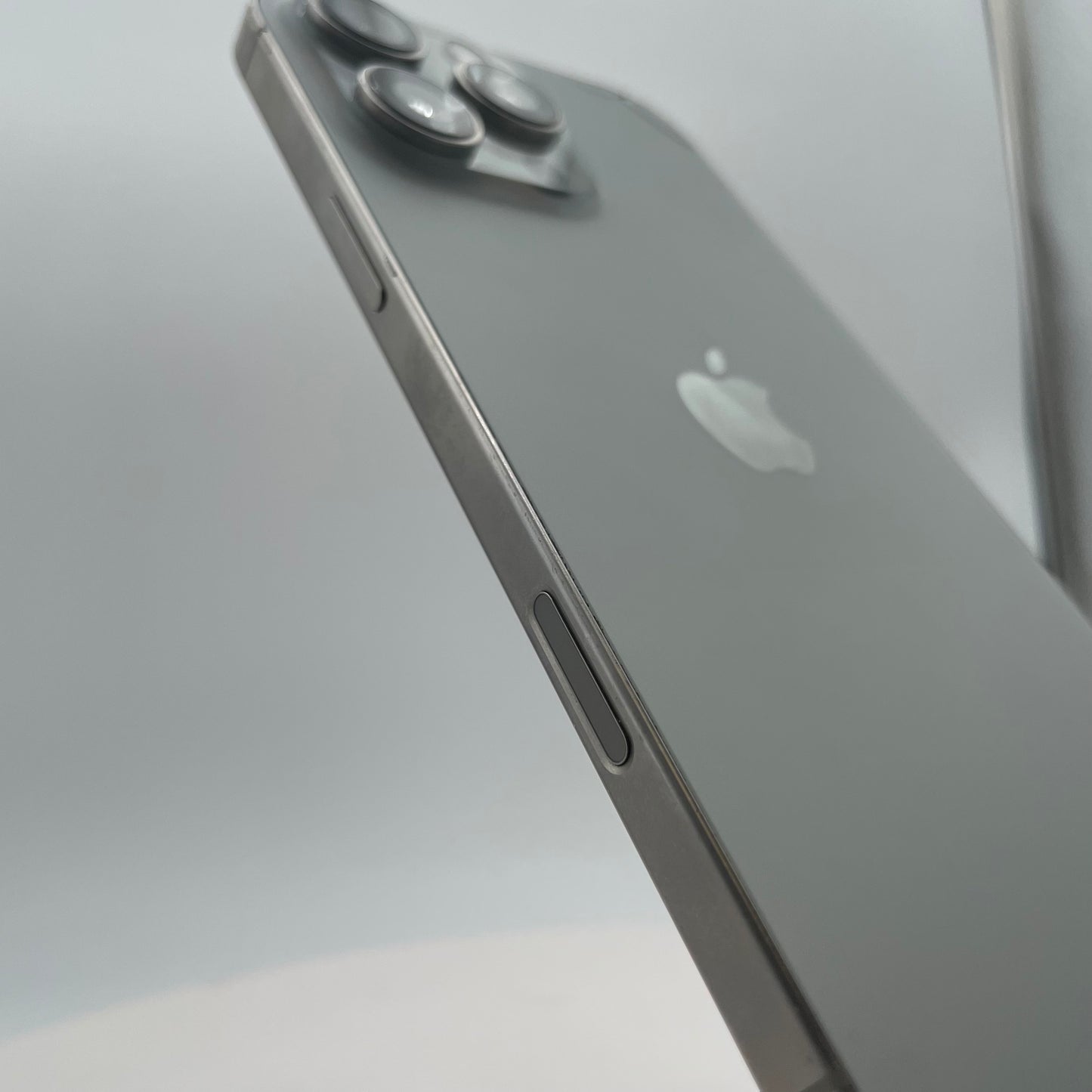 Apple iPhone 16 Pro Max 512GB AT&T Only Read