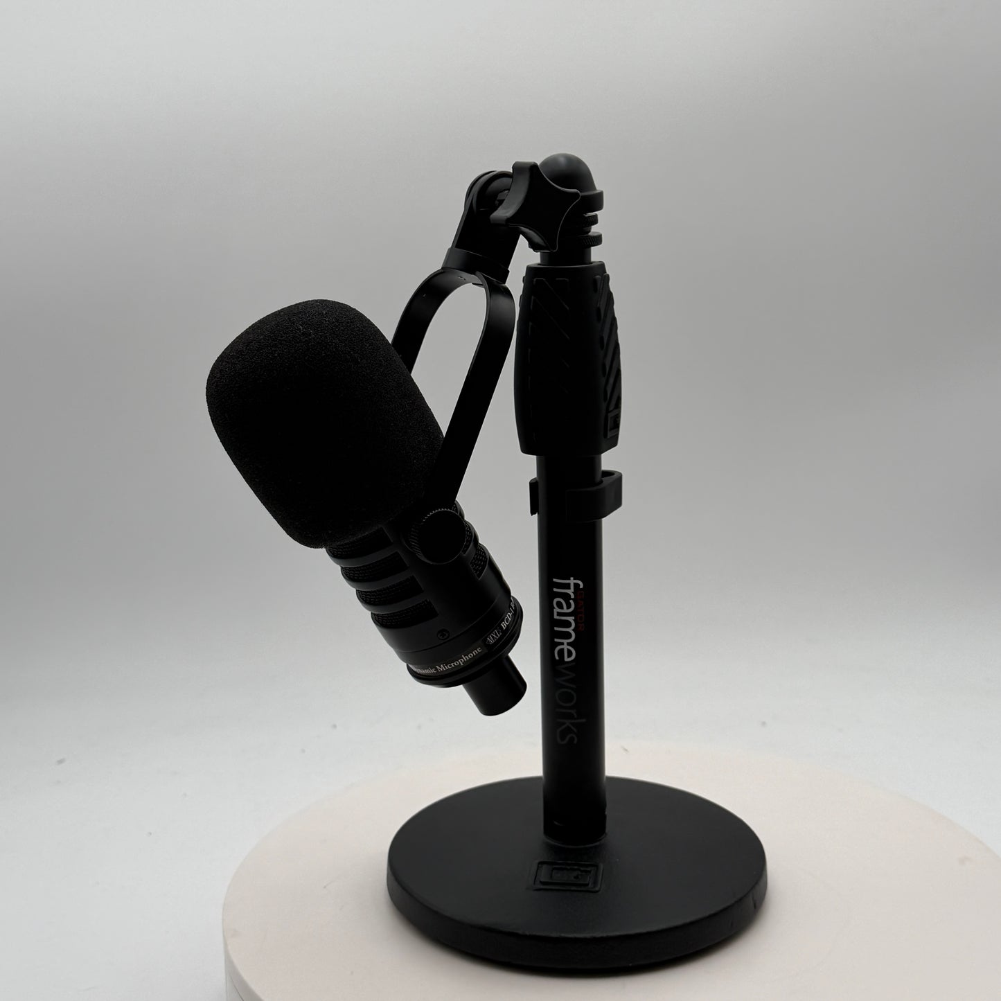 MXL BCD-1 Broadcast Dynamic Microphone iPhone Android Compatible