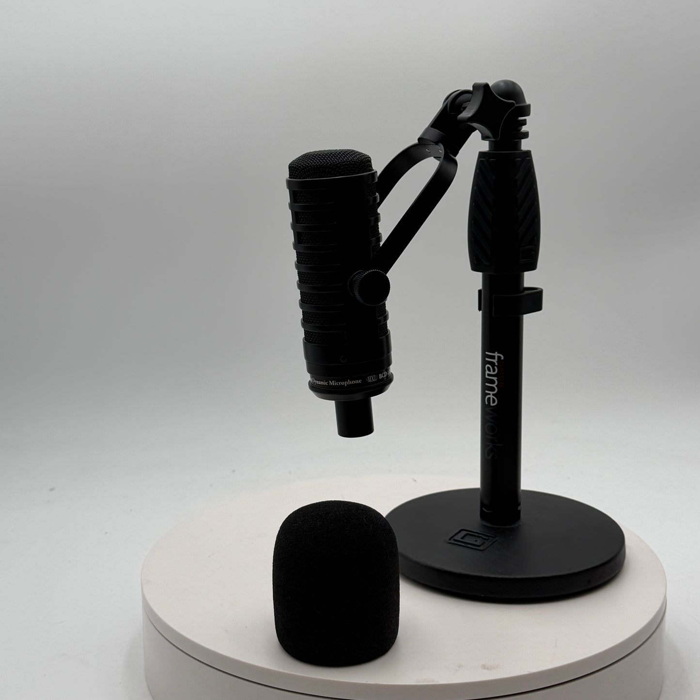 MXL BCD-1 Broadcast Dynamic Microphone iPhone Android Compatible