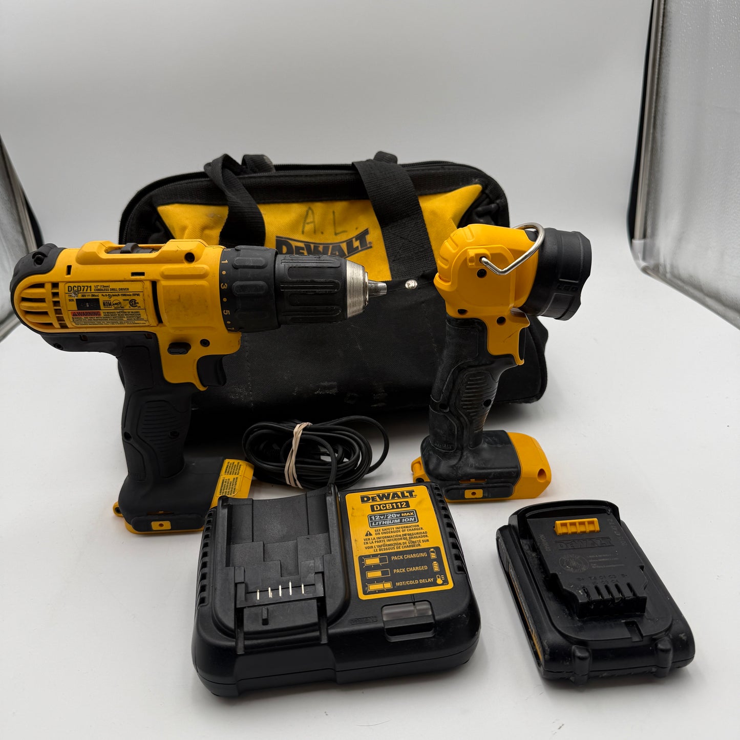 DeWalt Flashlight And Drill Combo kit With One Battery and Carrying Case READ