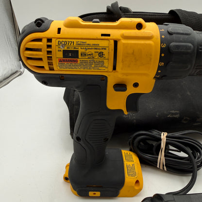 DeWalt Flashlight And Drill Combo kit With One Battery and Carrying Case READ