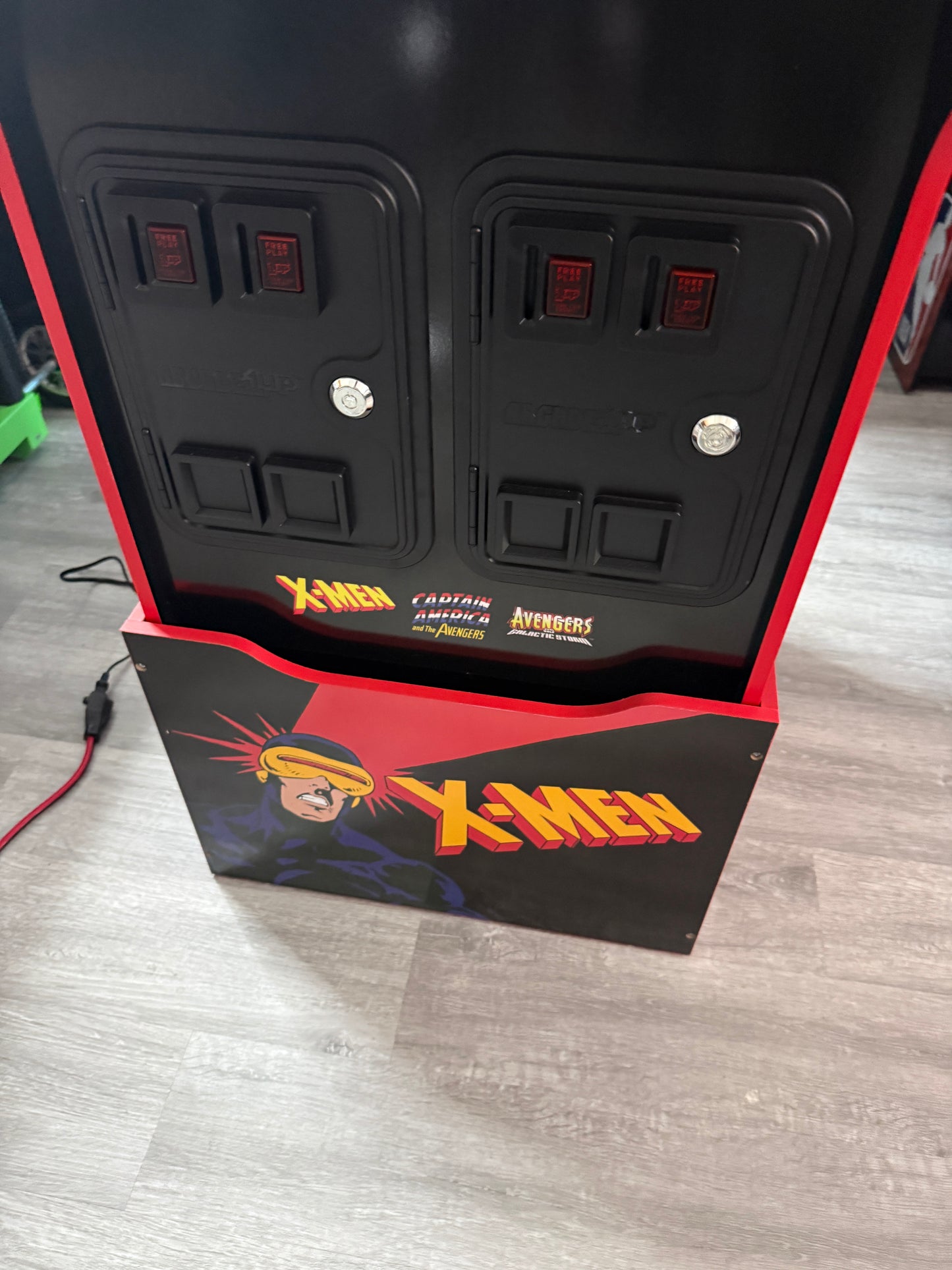 ARCADE1UP X-MEN 4 Arcade Player Original With Stool and Riser With Box