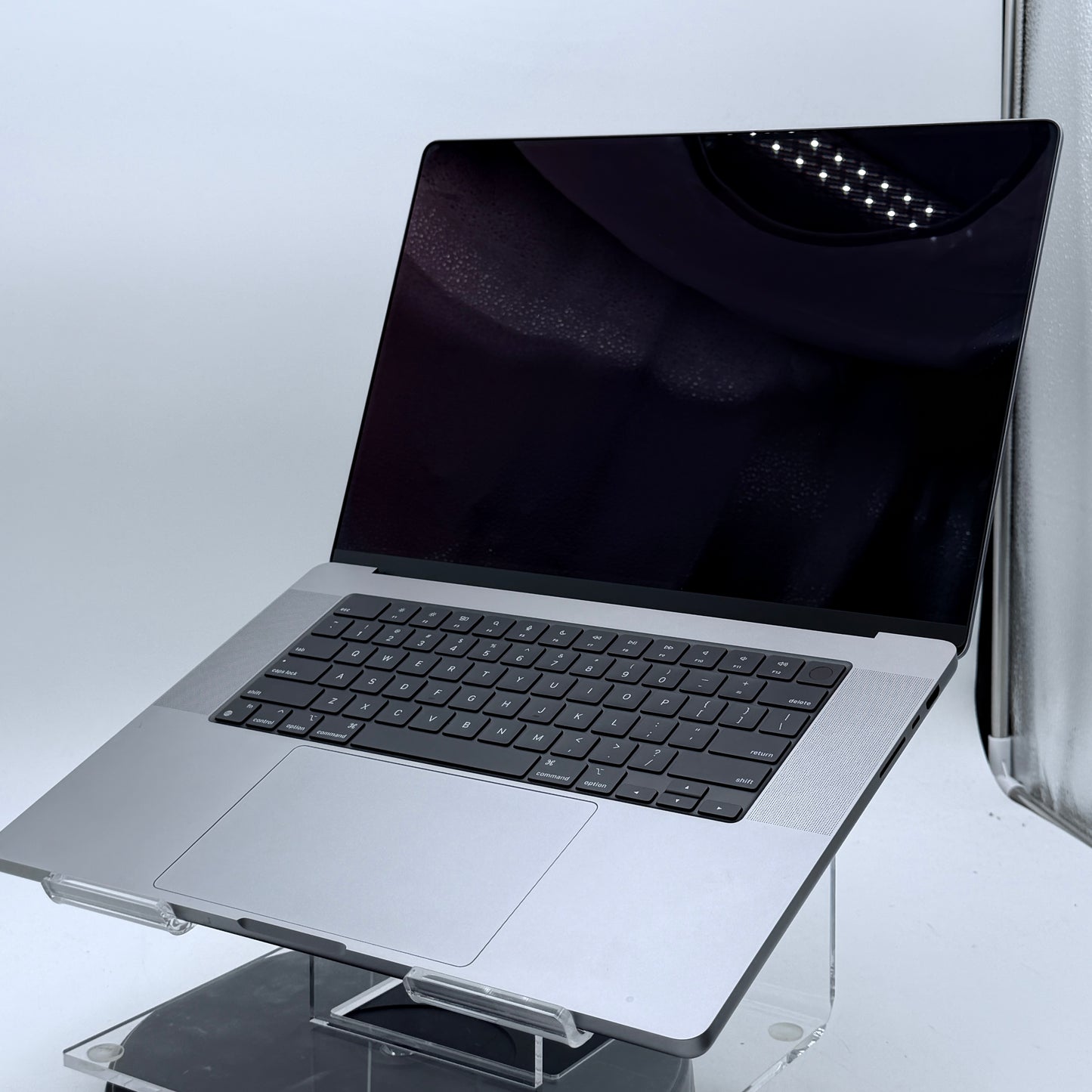 Apple MacBook Pro 16-inch A2485 2021 M1 Pro 16GB CYCLE COUNT 16