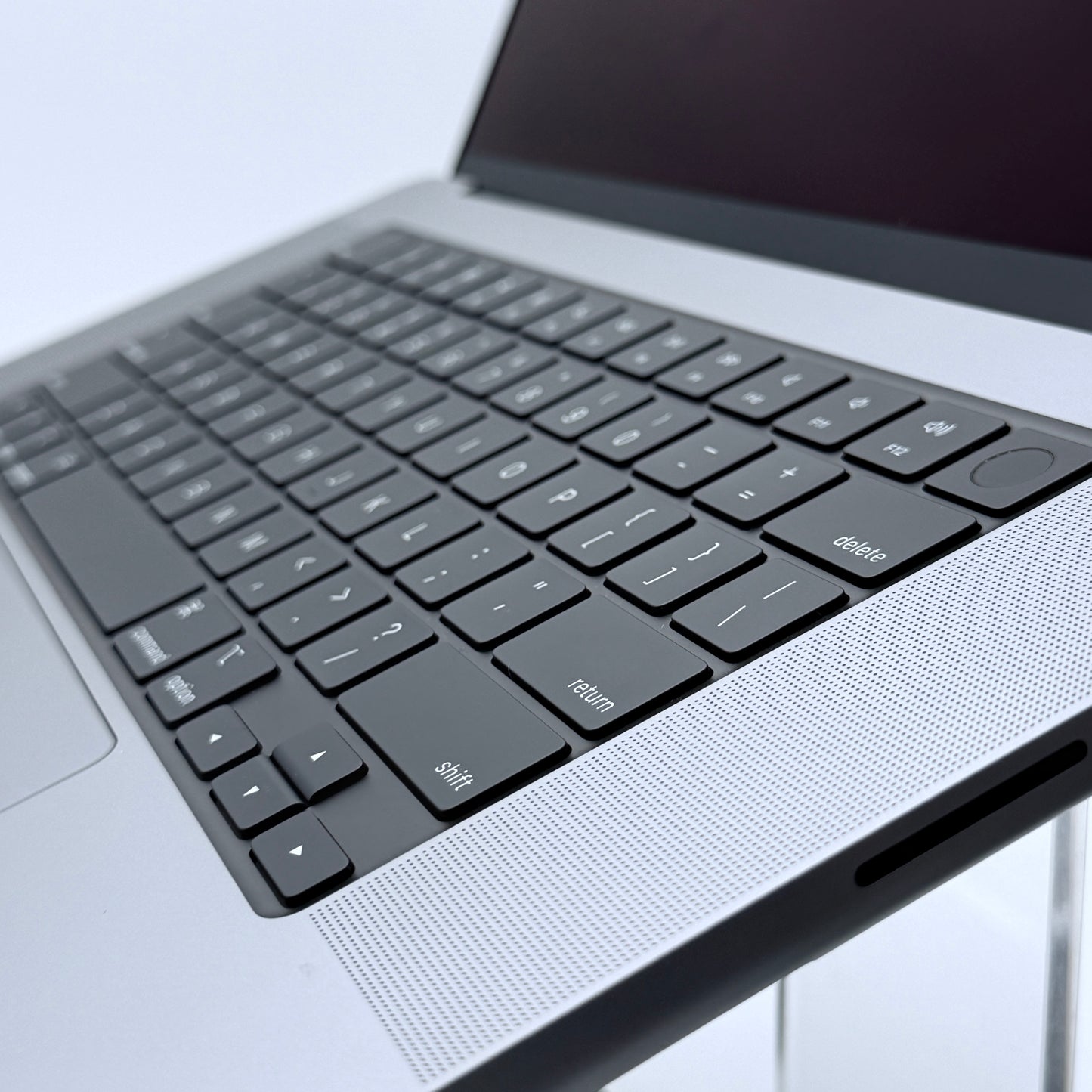 Apple MacBook Pro 16-inch A2485 2021 M1 Pro 16GB CYCLE COUNT 16