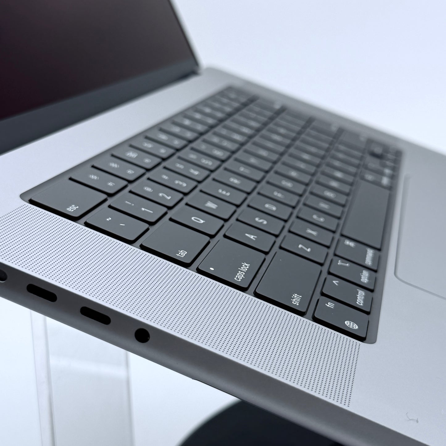 Apple MacBook Pro 16-inch A2485 2021 M1 Pro 16GB CYCLE COUNT 16