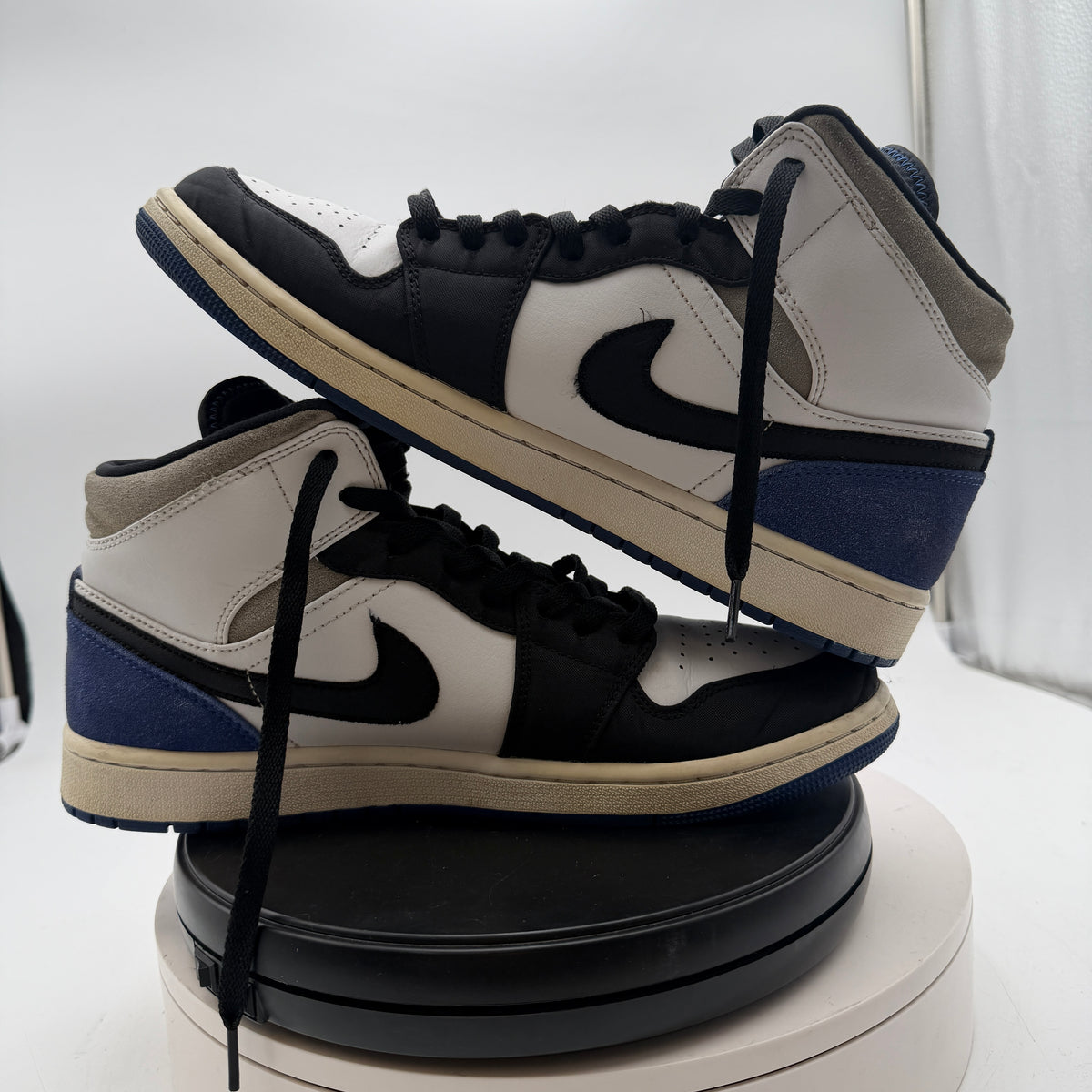 Jordan 1 SE Mid Royal Black Toe Sneakers - Size 11