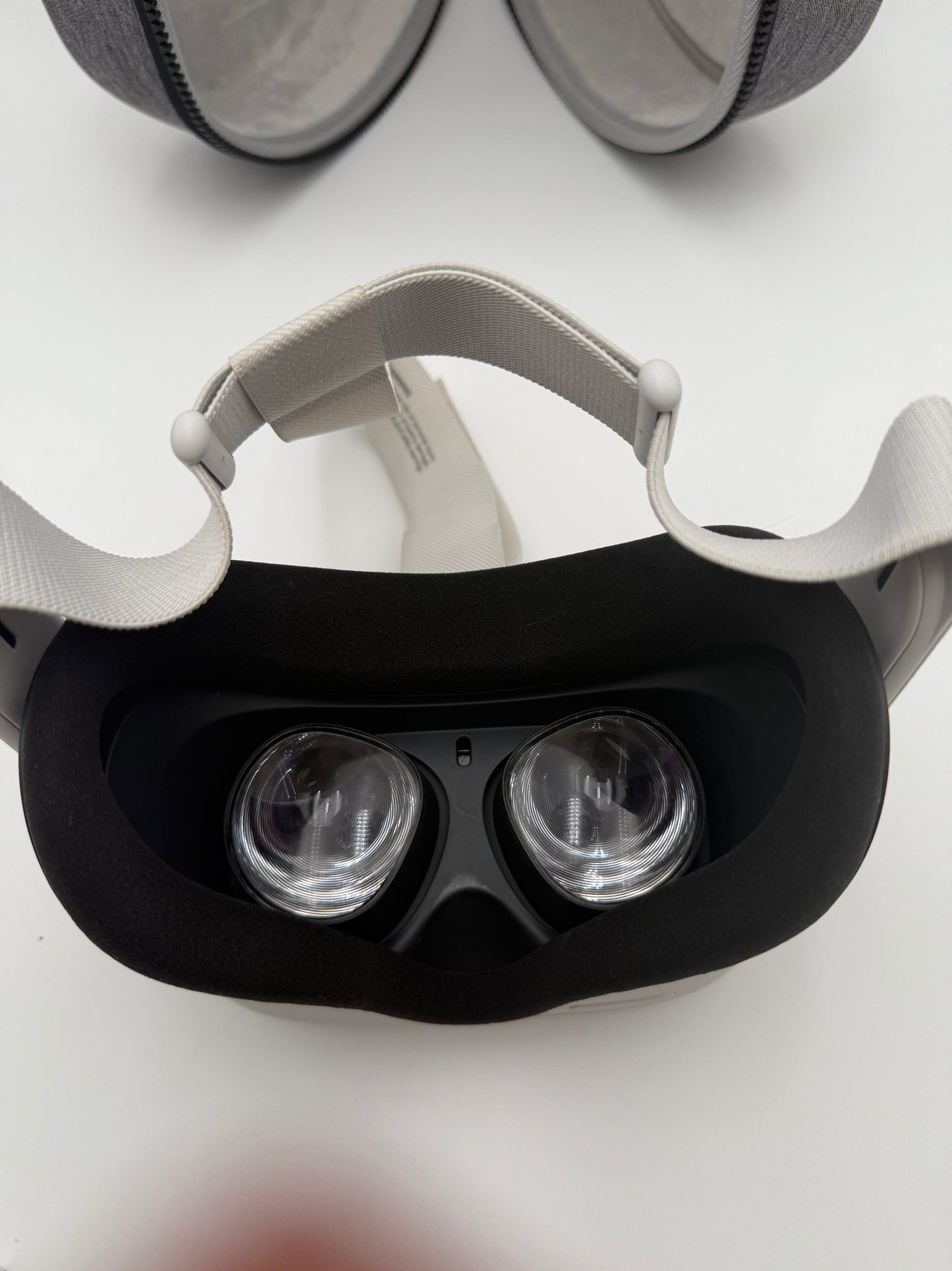 Meta Oculus Quest 2 - 128GB Gray Video Game System - Excellent Condition