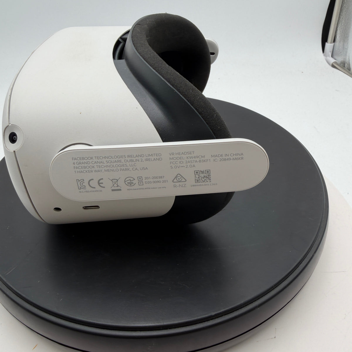 Meta Oculus Quest 2 VR Headset White Used With Box Read 128GB