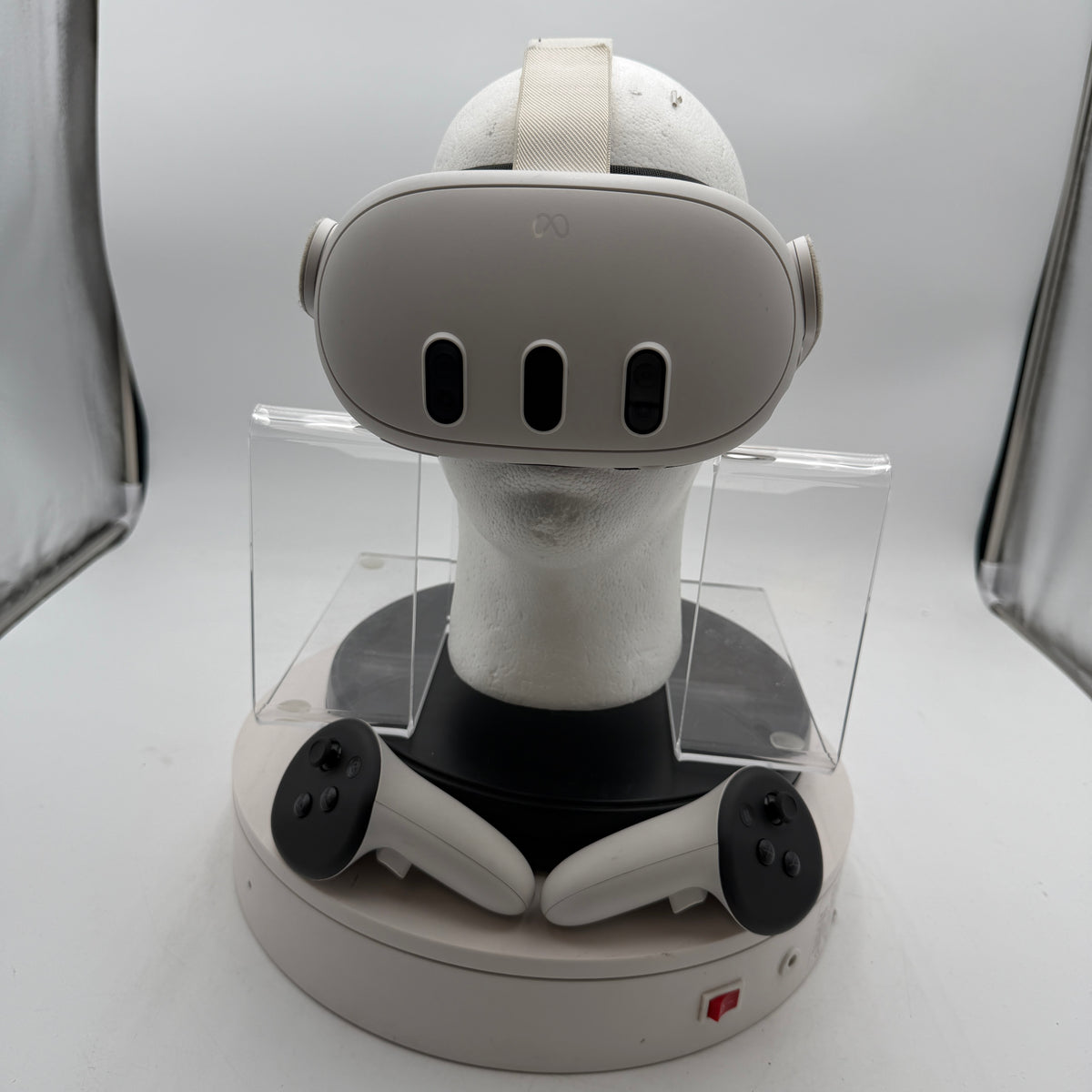 Meta Quest 3 512GB Standalone All-in-One VR Headset White W/ Case