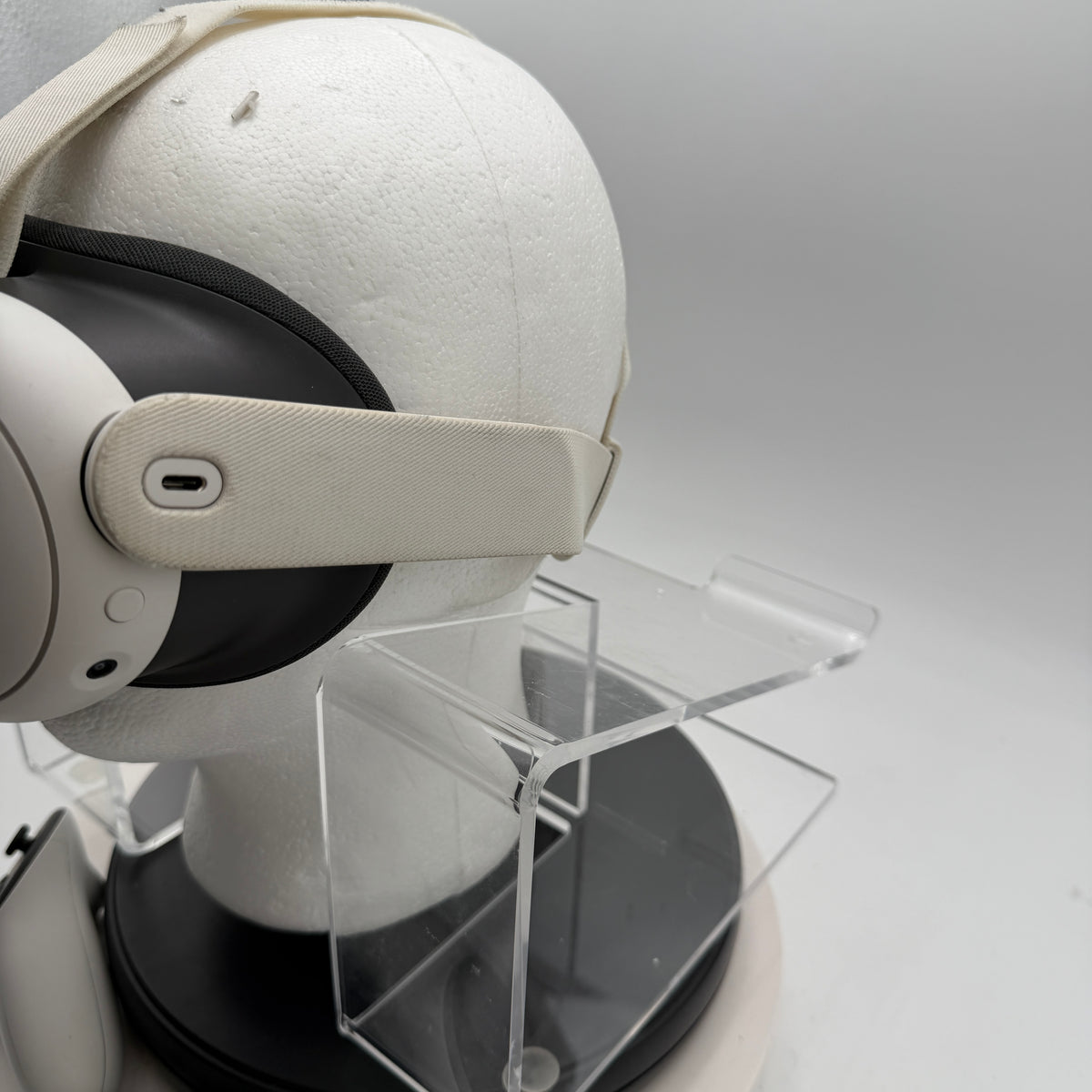 Meta Quest 3 512GB Standalone All-in-One VR Headset White W/ Case