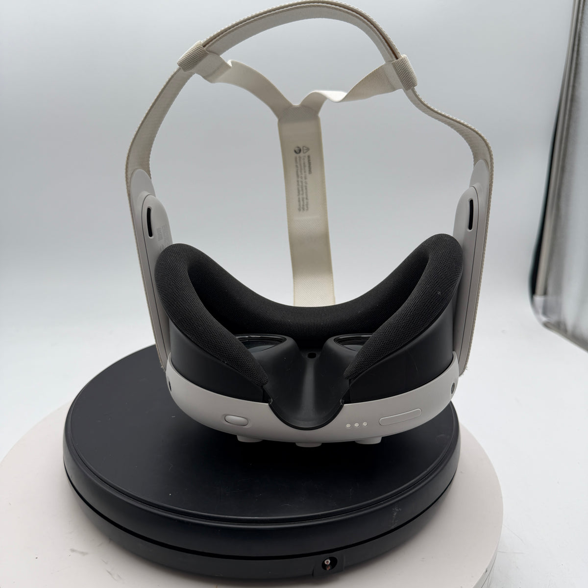 Meta Quest 3 512GB Standalone All-in-One VR Headset White W/ Case