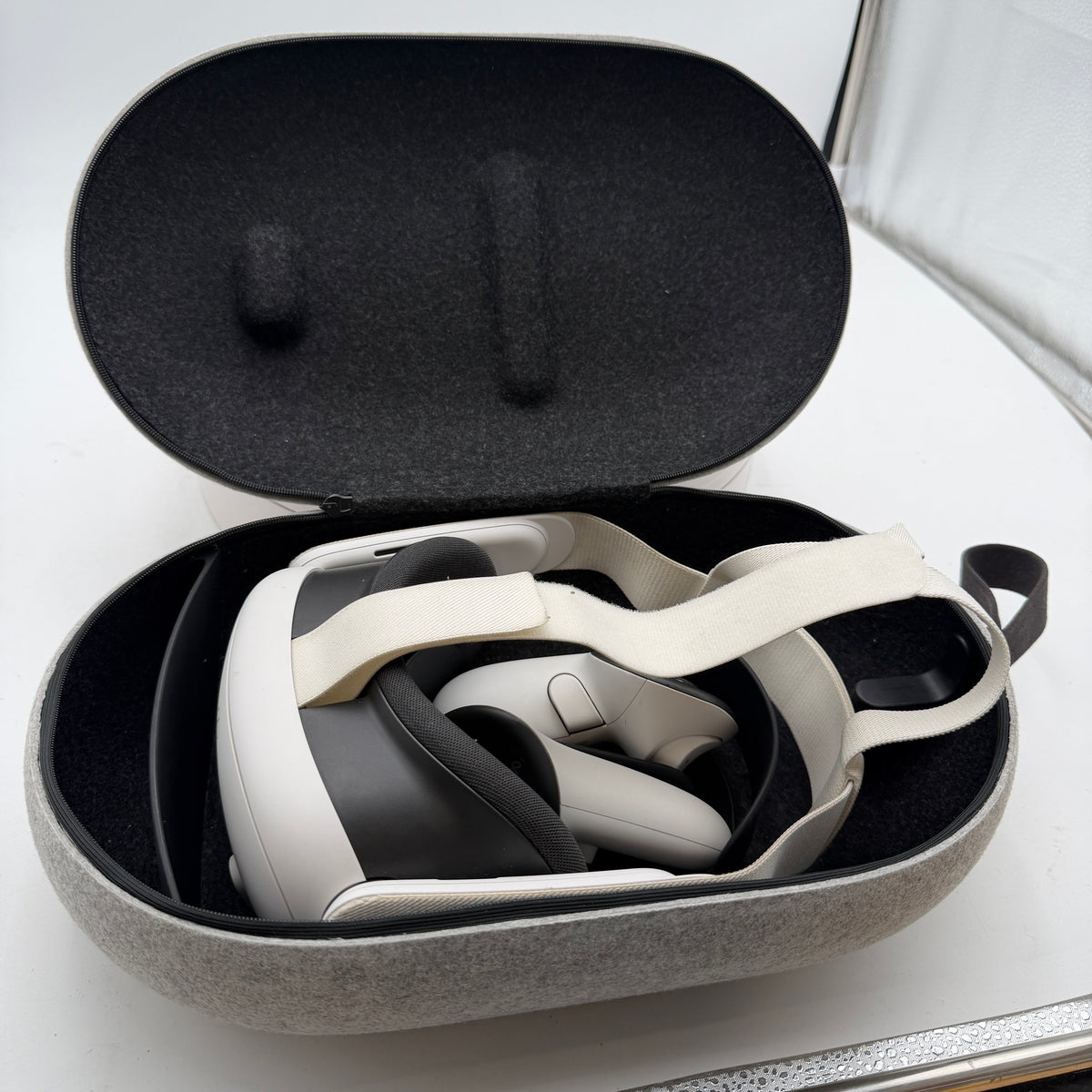 Meta Quest 3 512GB Standalone All-in-One VR Headset White W/ Case