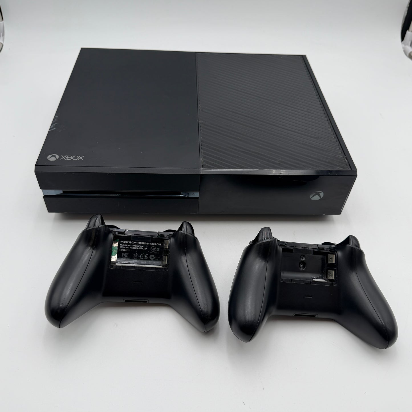 Microsoft Xbox One 1540 2013 with Two Controllers READ