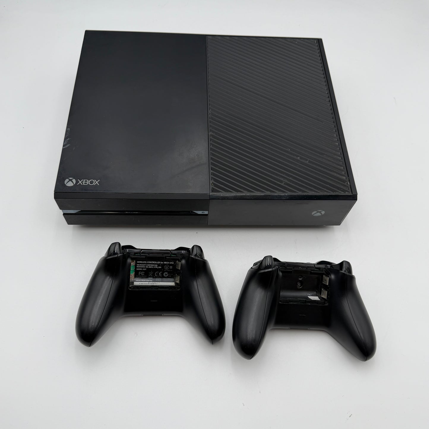 Microsoft Xbox One 1540 2013 with Two Controllers READ