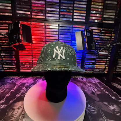 NWOT Kith x New Era x Yankees Deconstructed Bandana Low Profile Fitted Cap Stadium Green Paisley