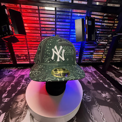 NWOT Kith x New Era x Yankees Deconstructed Bandana Low Profile Fitted Cap Stadium Green Paisley