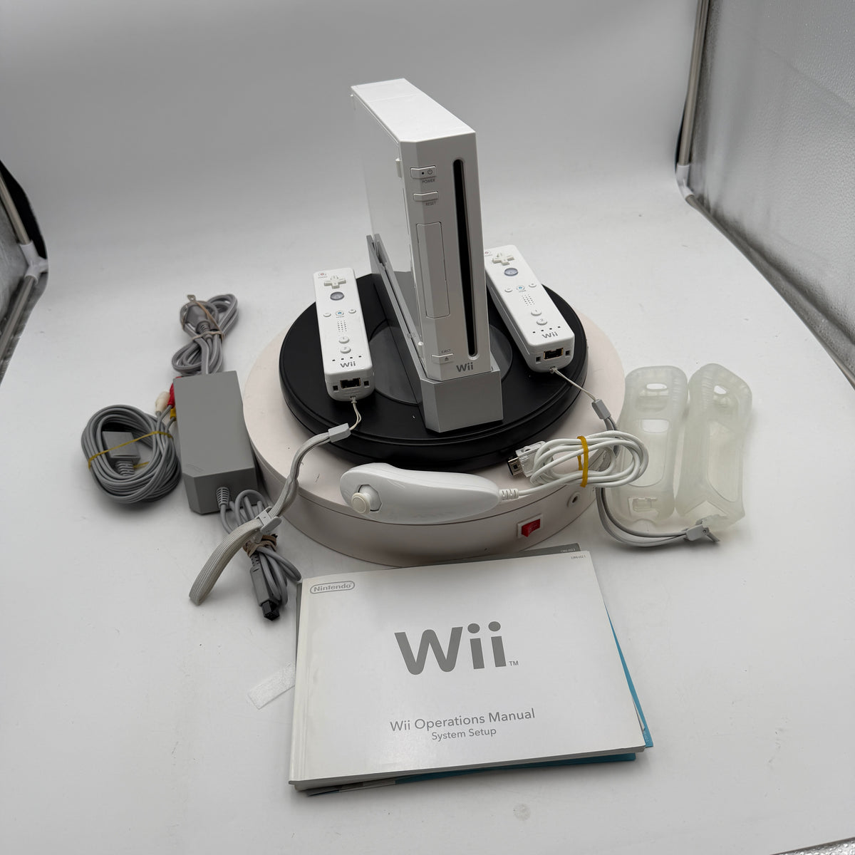 Nintendo Wii (RVL-001) 2006 Home Video Game Console - White