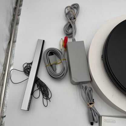 Nintendo Wii (RVL-001) 2006 Home Video Game Console - White