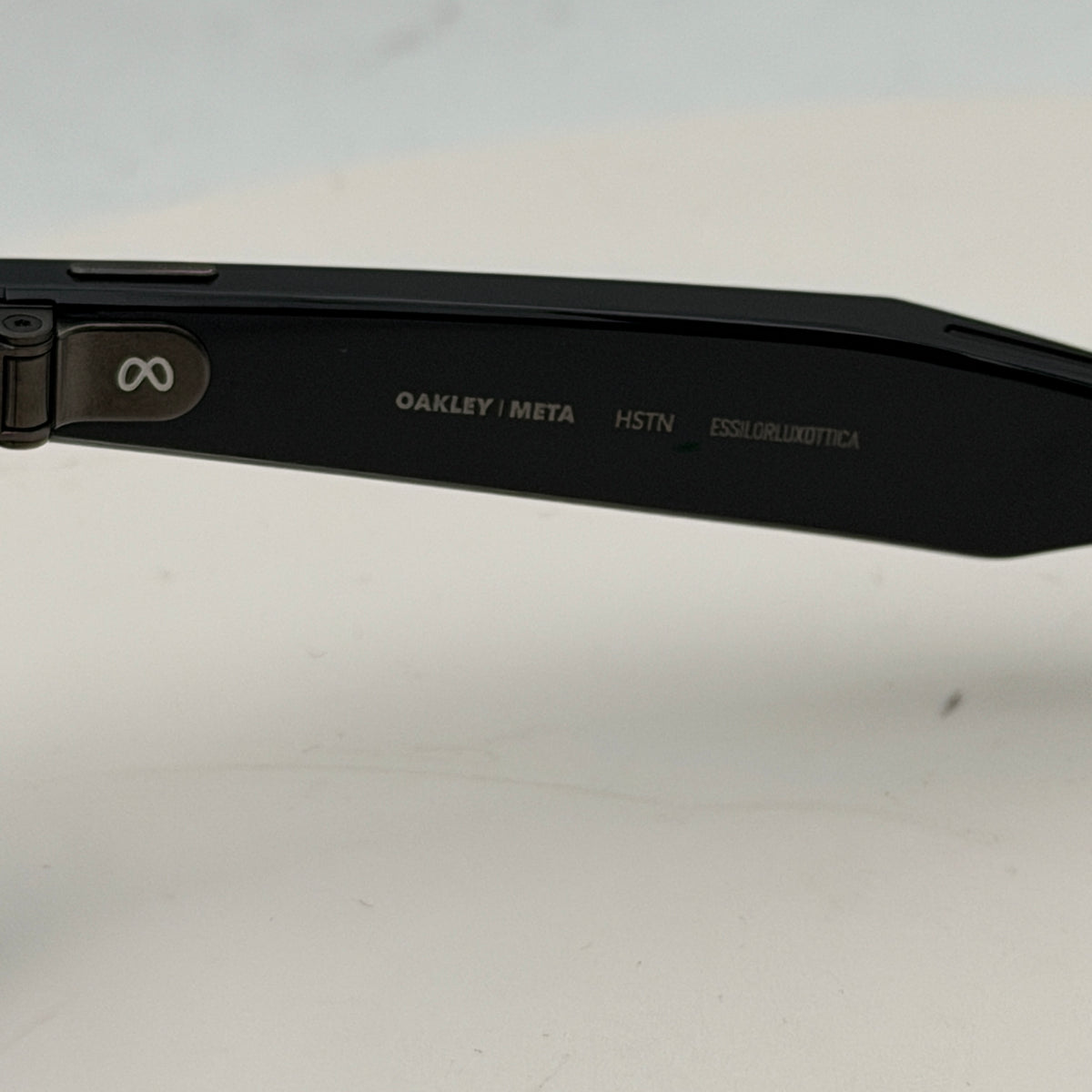 Oakley Meta HSTN Smart Glasses with Transition Lens - Black