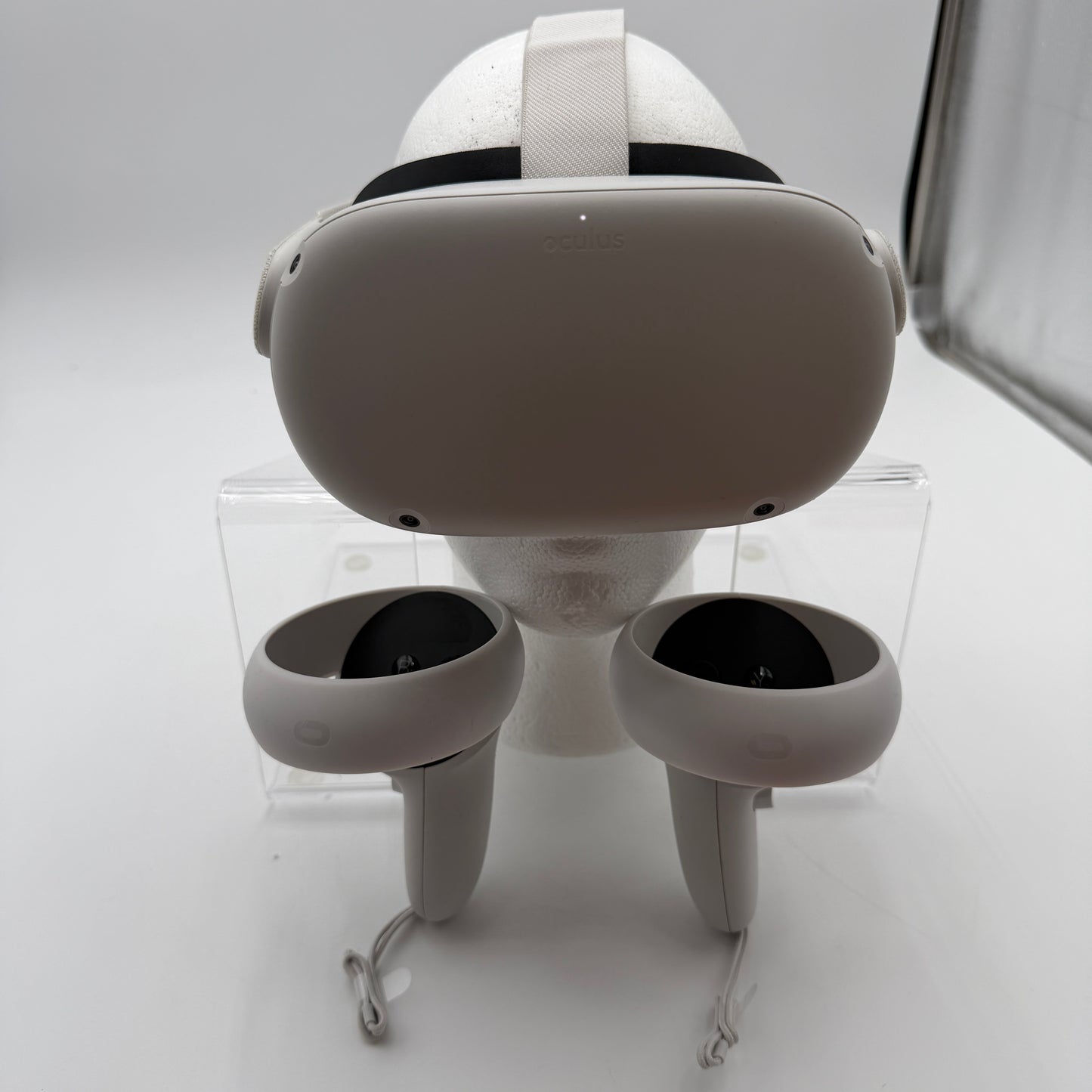 Meta Oculus Quest 2 128GB White VR Headset and Controllers and Box