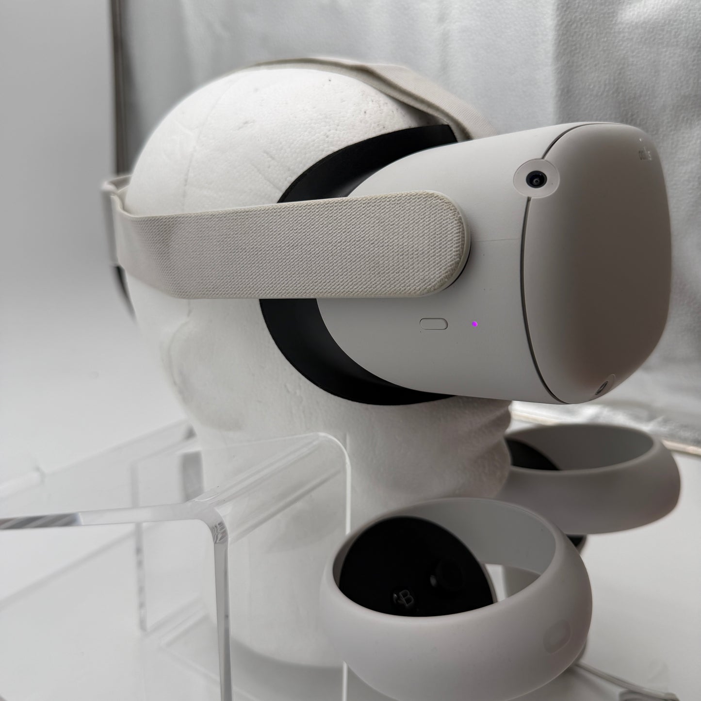 Meta Oculus Quest 2 128GB White VR Headset and Controllers and Box