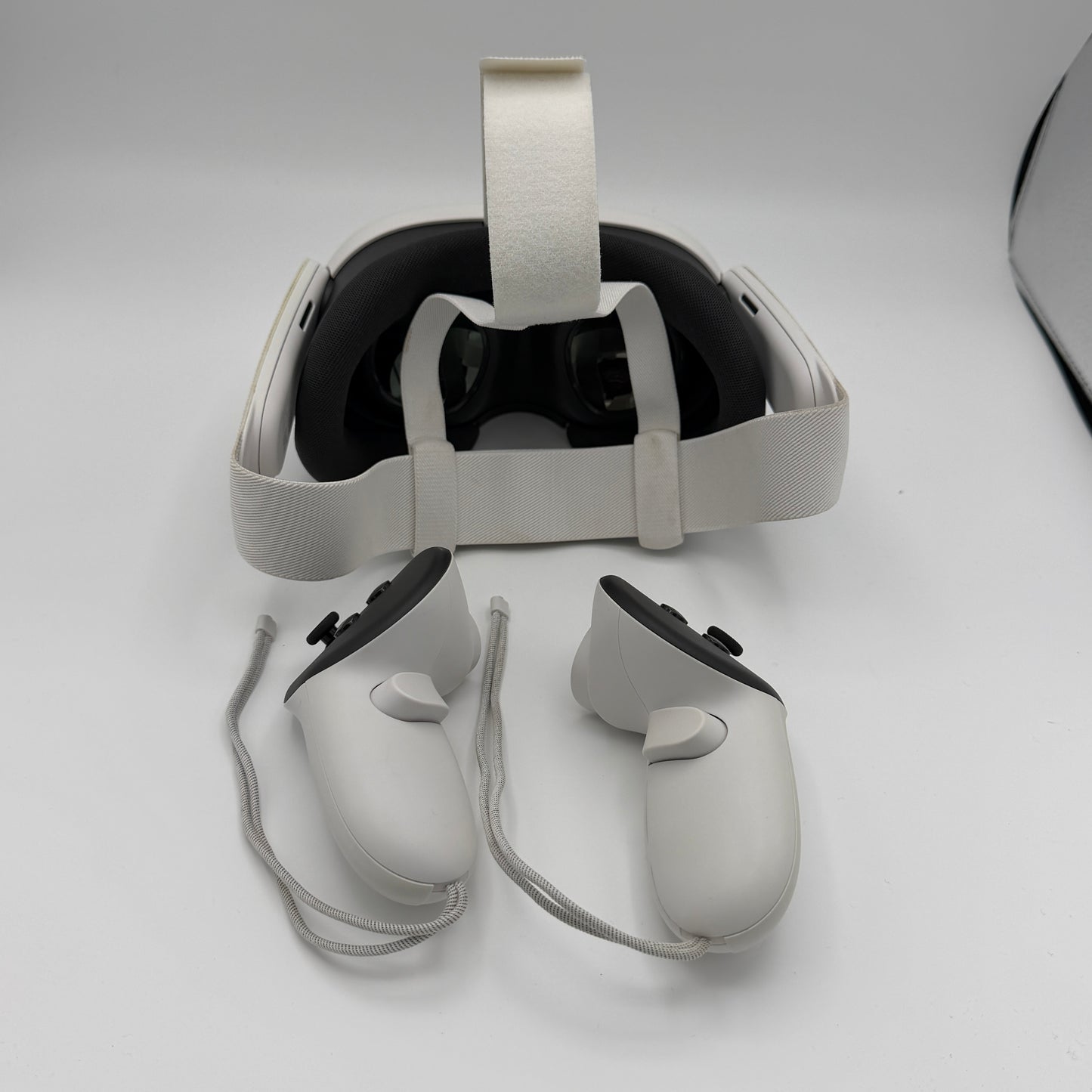 Meta Quest 3 512GB White VR Headset with Joycons READ