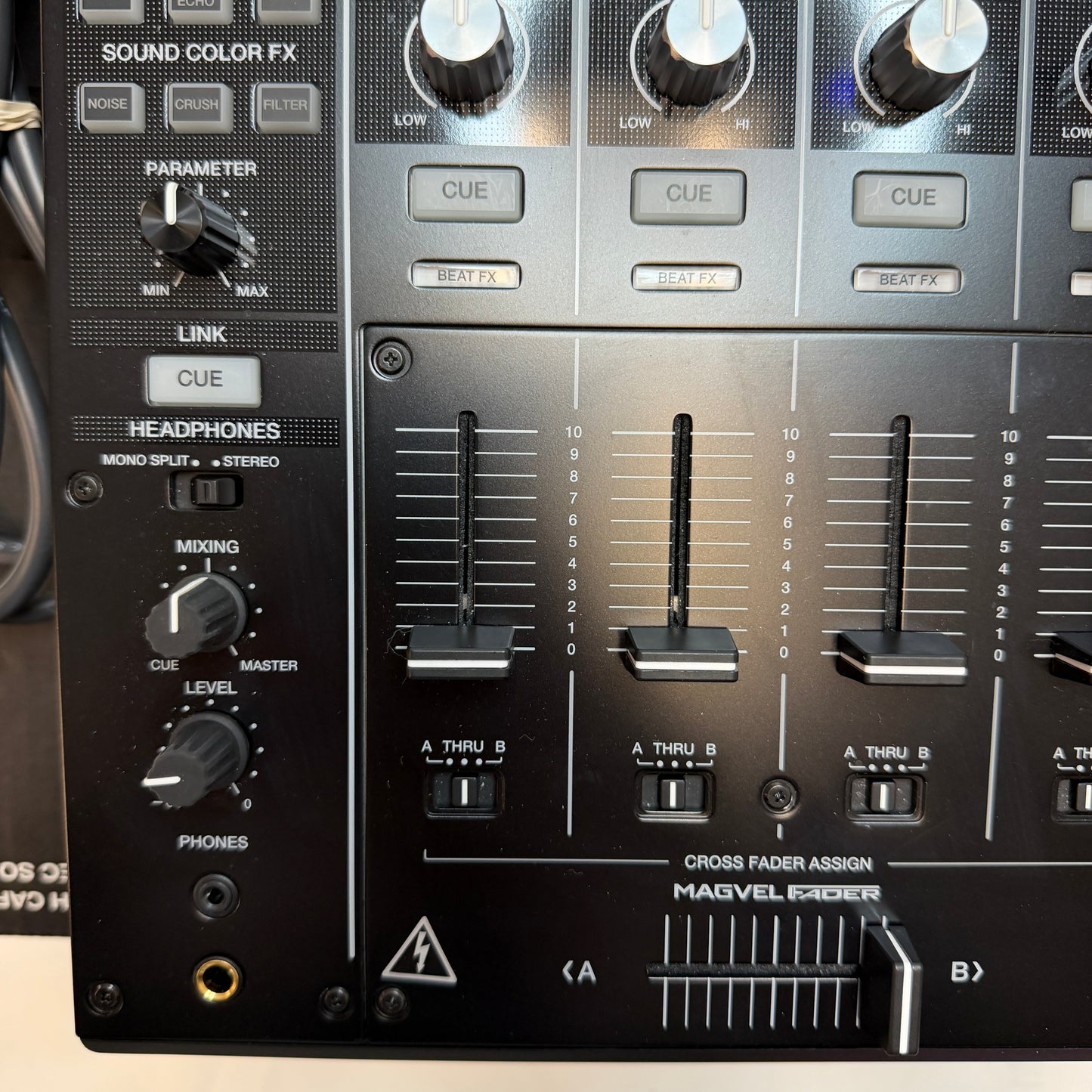 Pioneer DJM-900NXS2 4 Channel Digital Pro DJ Mixer Black Used with Box
