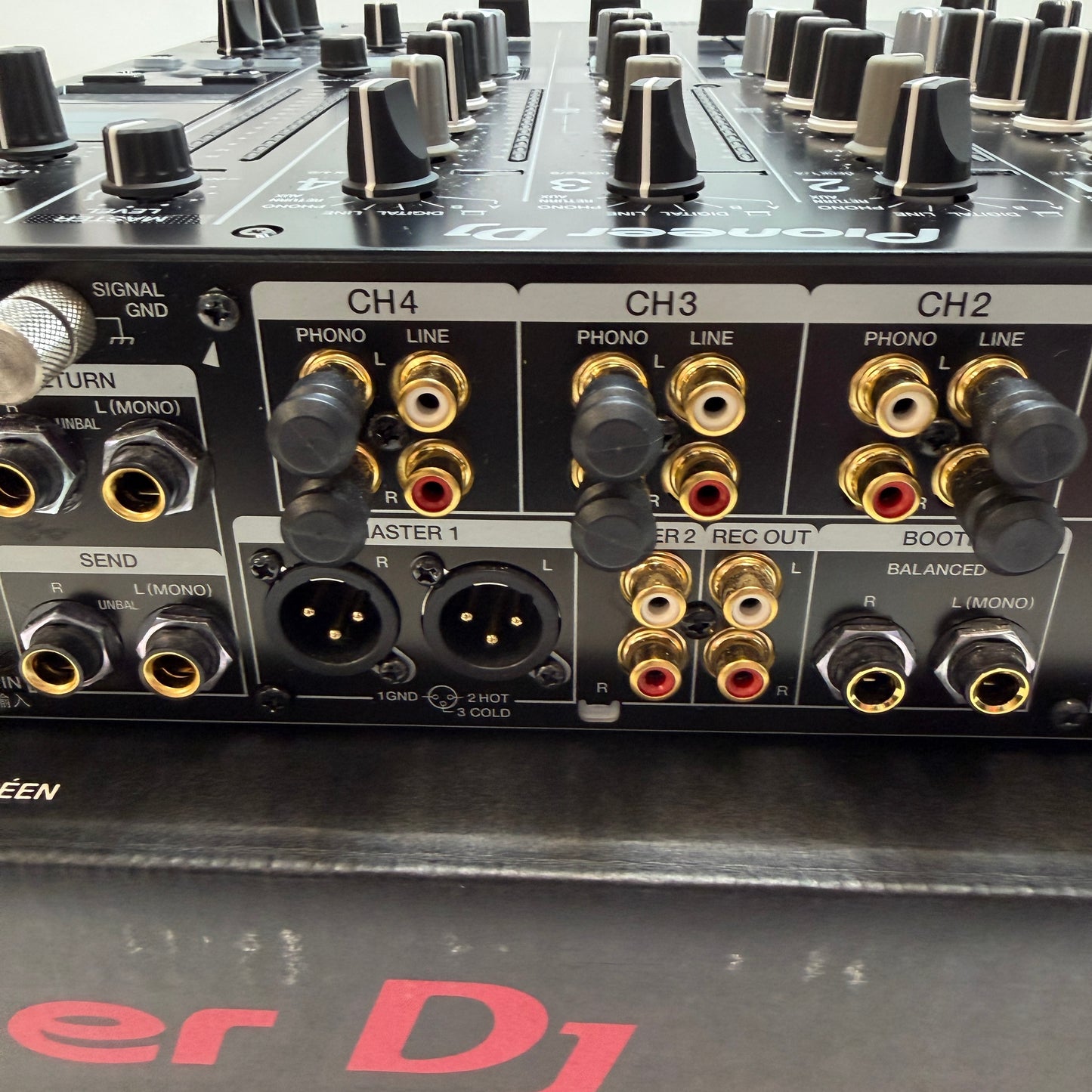 Pioneer DJM-900NXS2 4 Channel Digital Pro DJ Mixer Black Used with Box