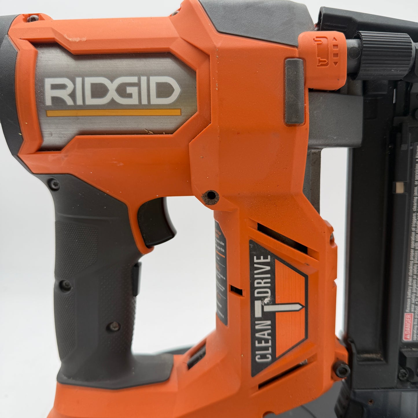 RIDGID 18V 18 Gauge Brushless Brad Nailer Orange (R09891) Tool Only