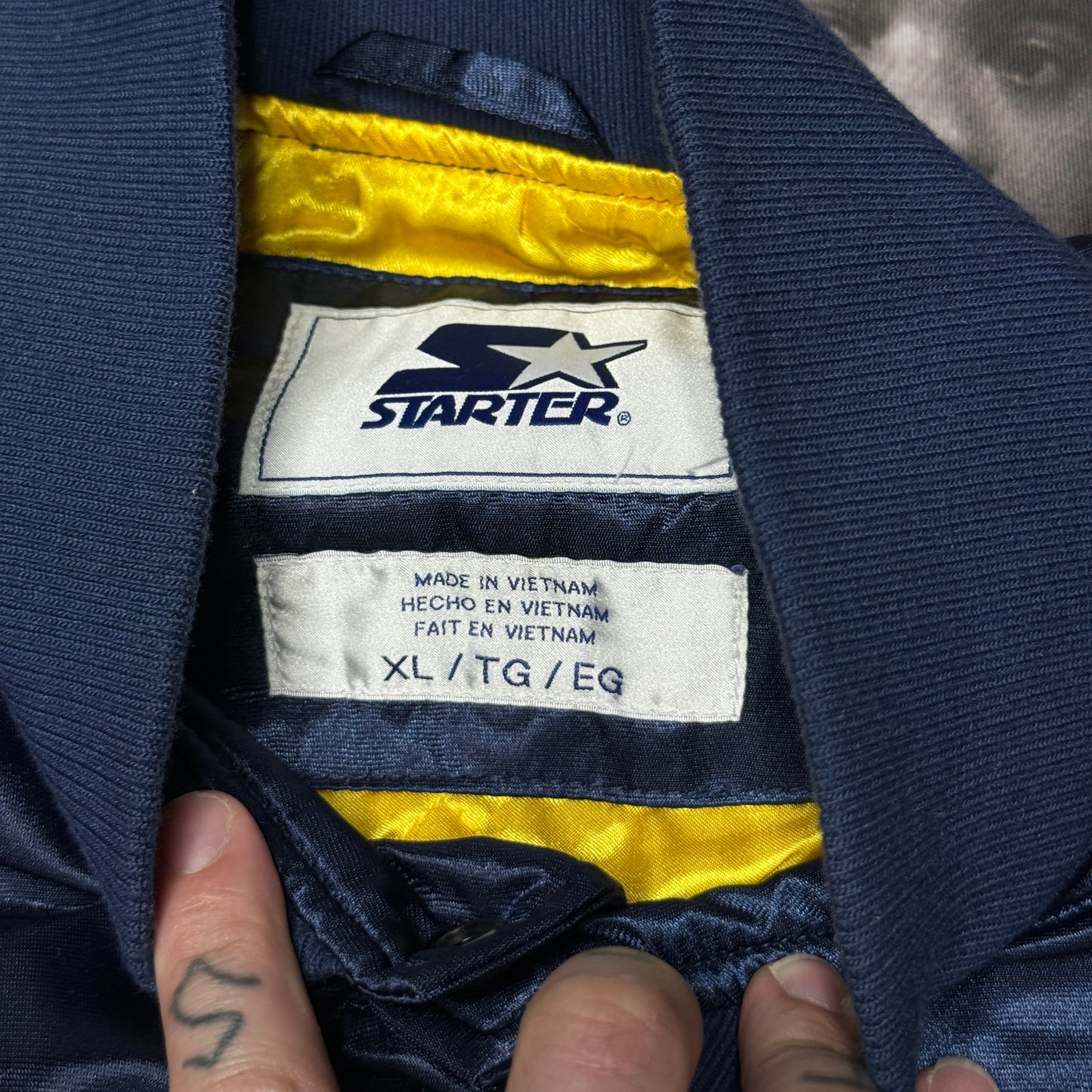 Rare 2013 Super Bowl XLVIII Bomber Jacket Broncos Seahawks Starter Manning sz XL