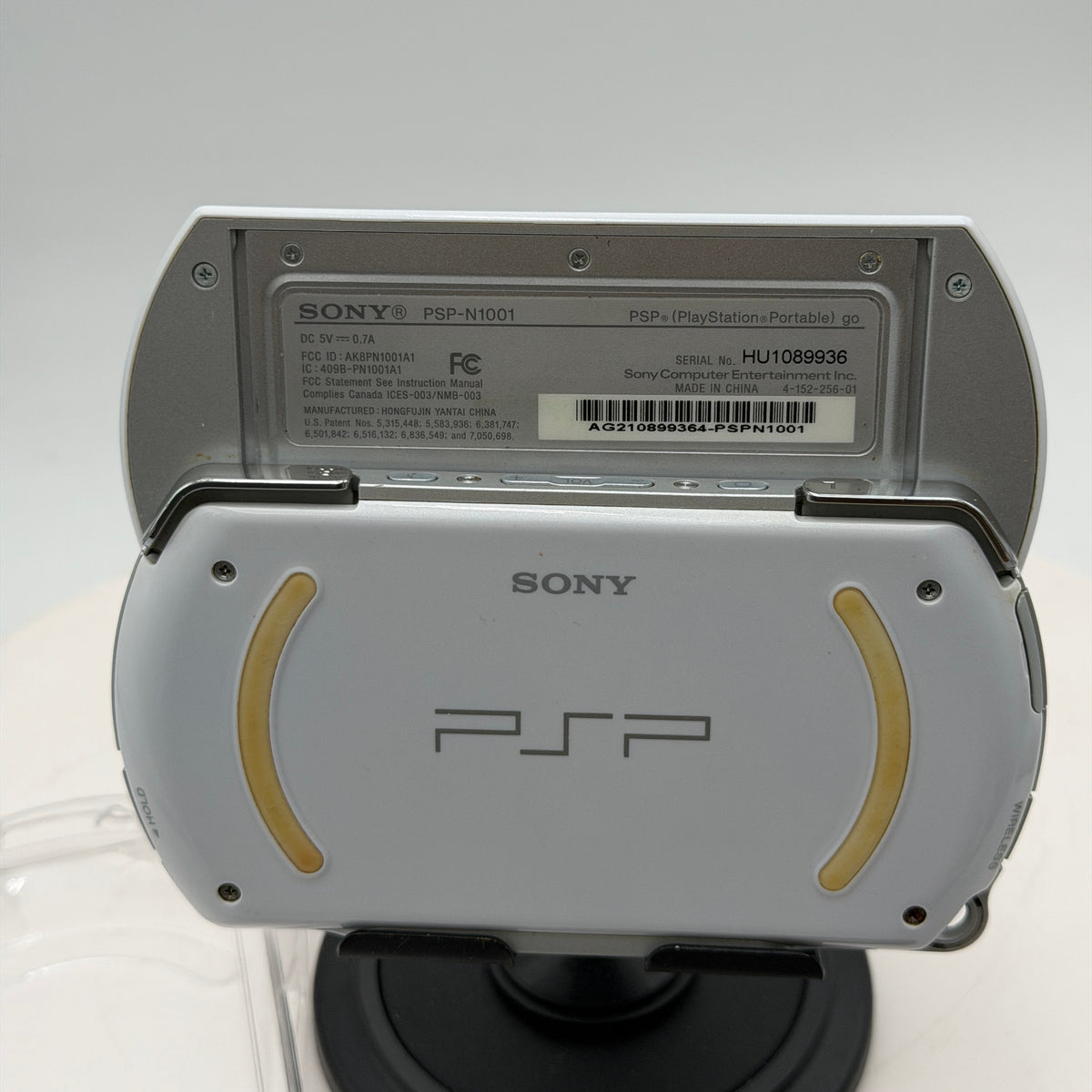 Sony PSP Go (PSP-N1001) White Handheld Game Console with Extras