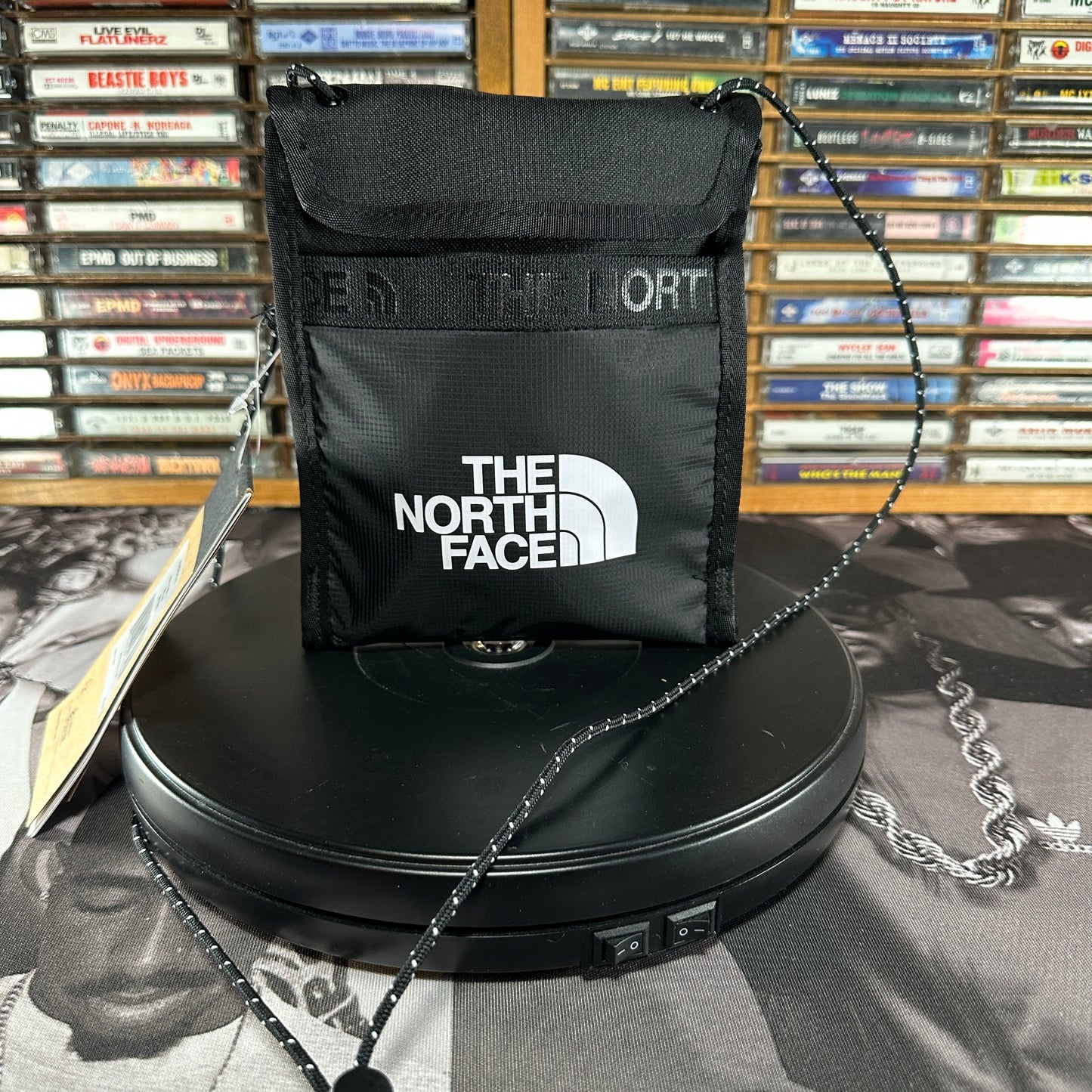 The North Face Black Bozer Neck Pouch - Black NFOA52RZIK3-OS