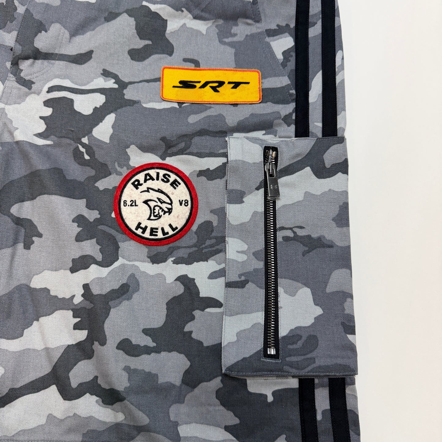Under Armour Dodge SRT Hellcat Cargo Shorts Men's XL Gray Camo
