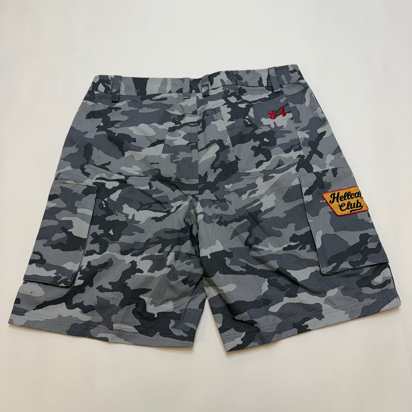 Under Armour Dodge SRT Hellcat Cargo Shorts Men's XL Gray Camo