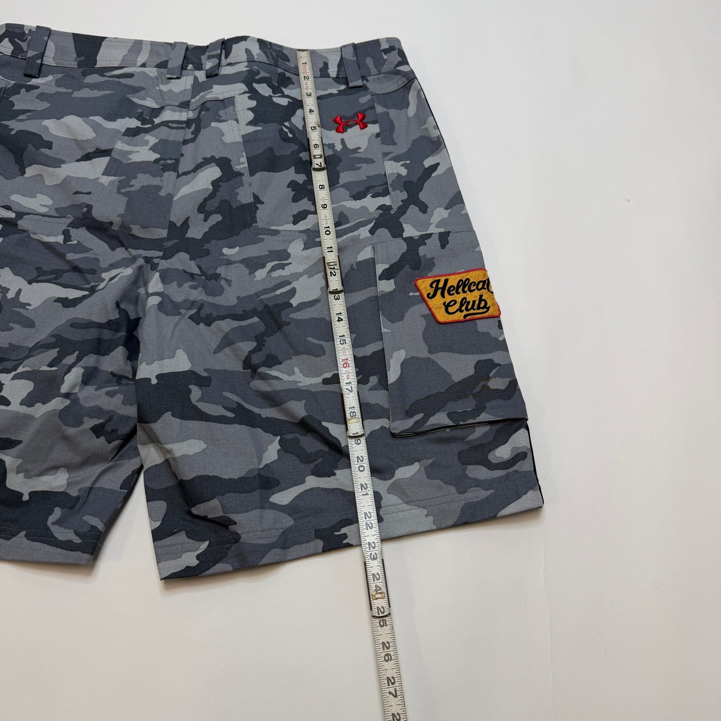 Under Armour Dodge SRT Hellcat Cargo Shorts Men's XL Gray Camo