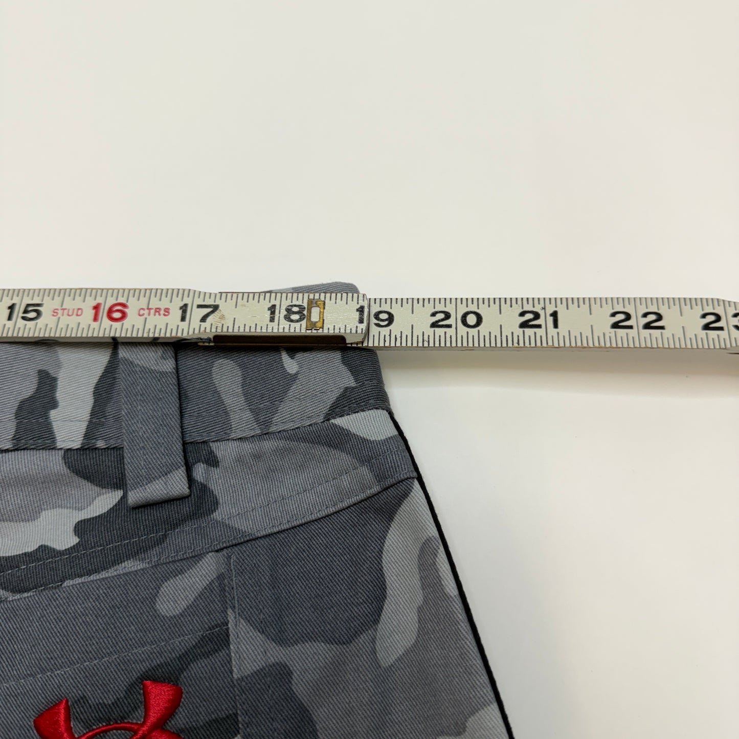 Under Armour Dodge SRT Hellcat Cargo Shorts Men's XL Gray Camo