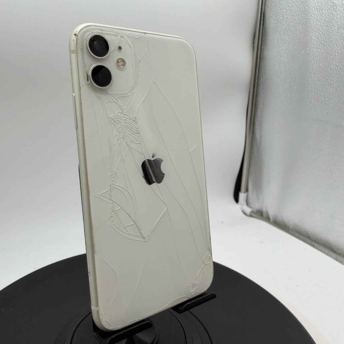 Unlocked Apple iPhone 11 64GB White READ