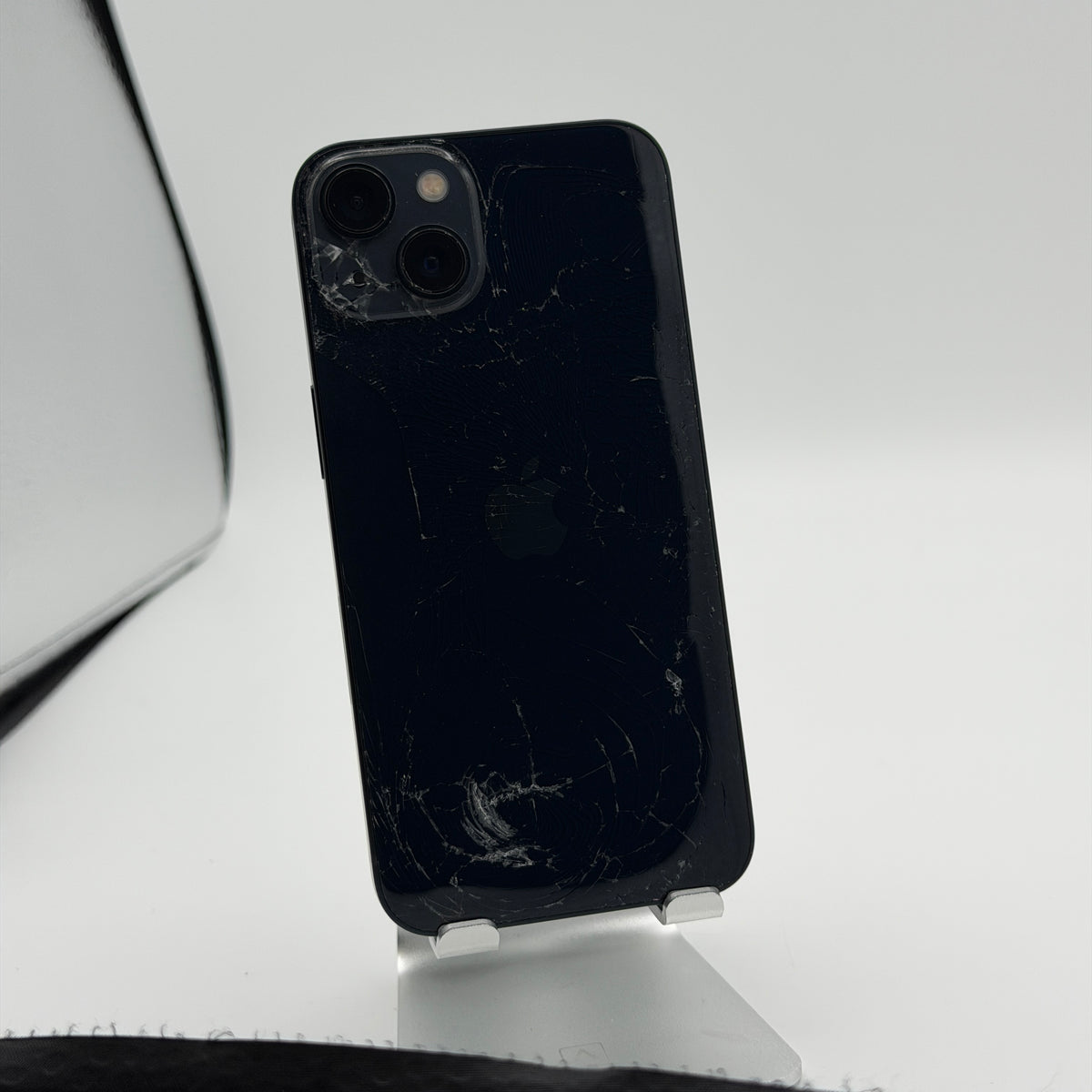 Unlocked Apple iPhone 13 128GB 99% Battery Health Cracked Back Read