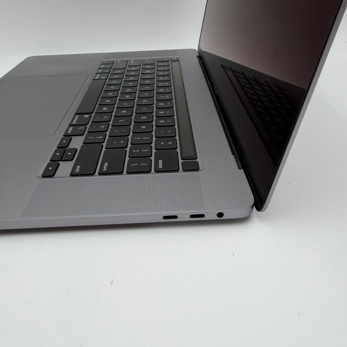 Used Apple MacBook Pro 16-inch 2019 Silver - Core i9, 32GB RAM, 512GB