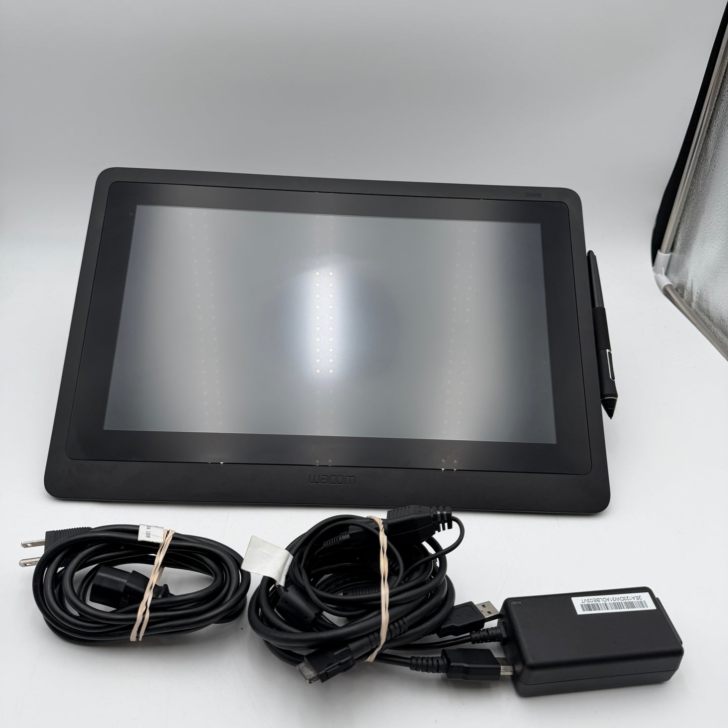 Wacom Cintiq 16 DTK-1660 Graphic Tablet READ