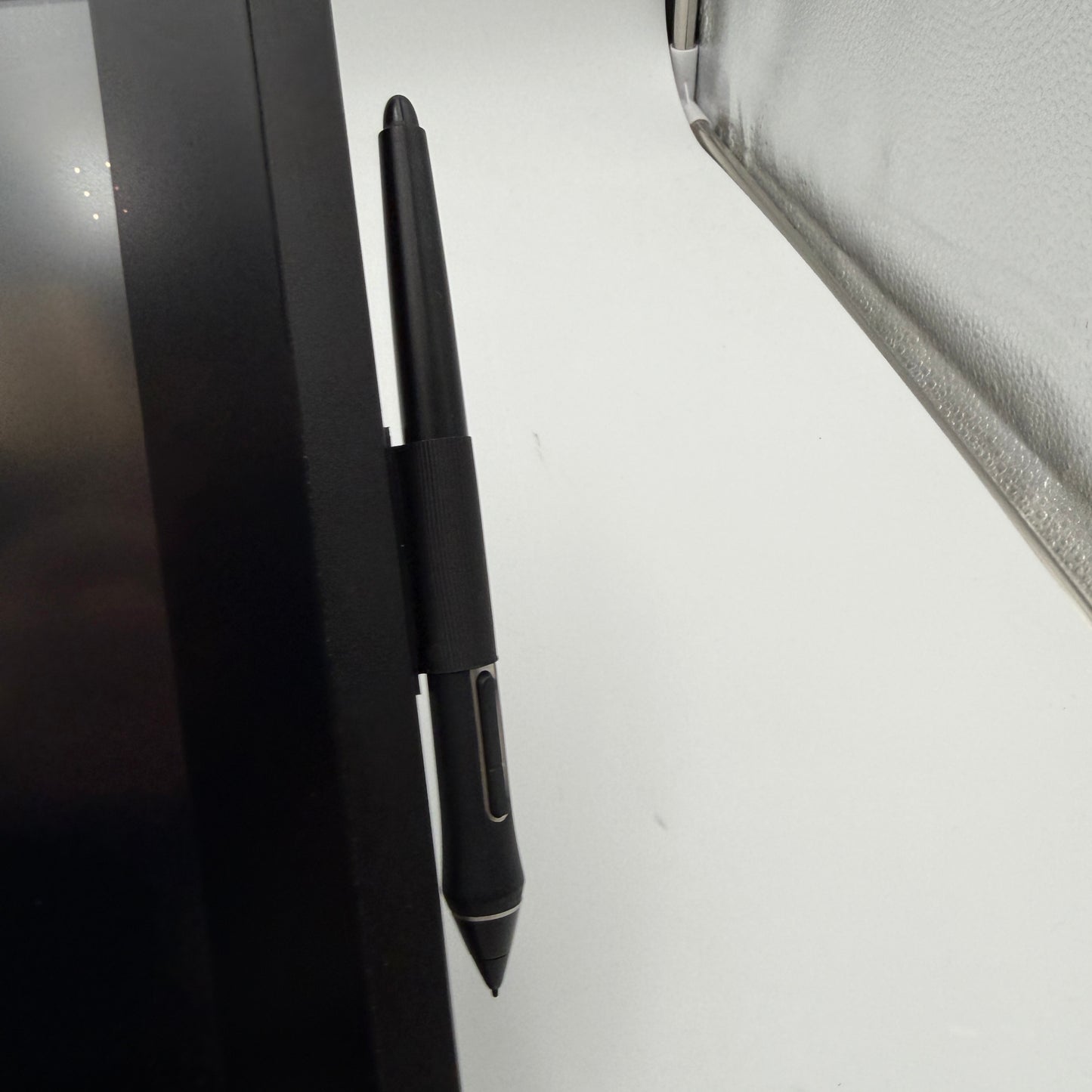 Wacom Cintiq 16 DTK-1660 Graphic Tablet READ