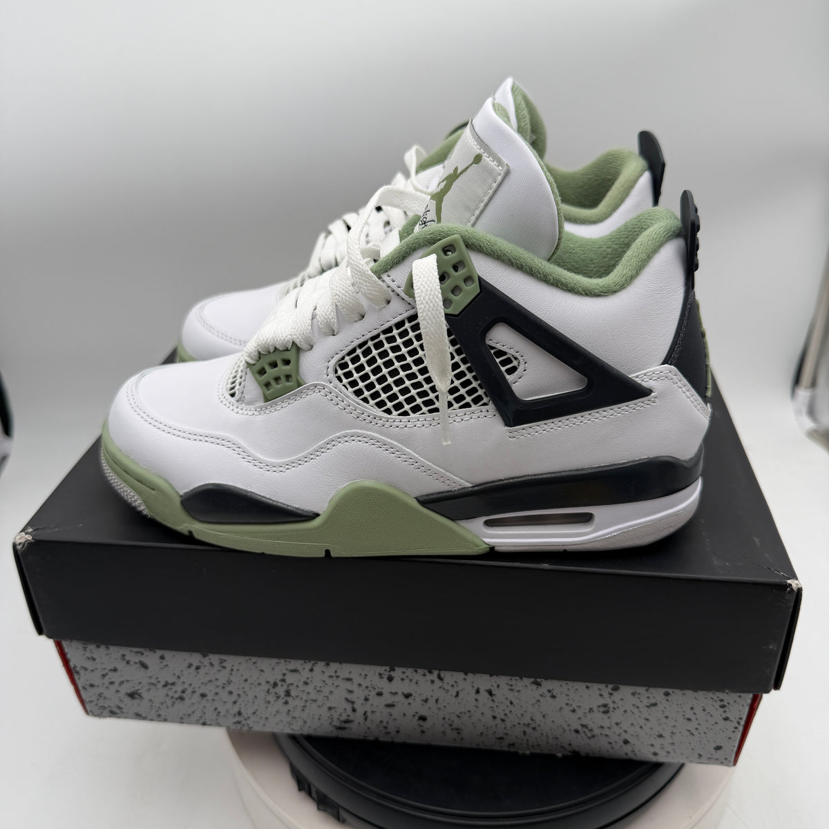 Women's Jordan Air Jordan 4 Retro "Seafoam" Sneakers Size 7.5 AQ9129-103