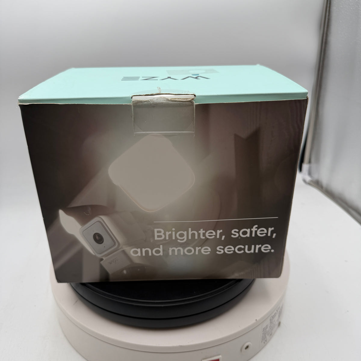 Wyze Cam Motion Activated Floodlight Security Camera - WHITE
