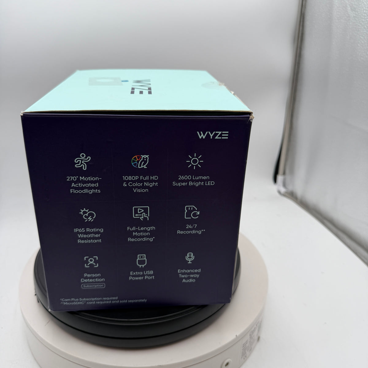Wyze Cam Motion Activated Floodlight Security Camera - WHITE